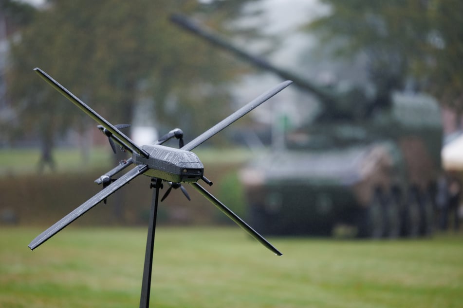 Der Haushaltsausschuss des Bundestags hat grünes Licht für den Kauf von Kamikazedrohnen für die Bundeswehr gegeben.