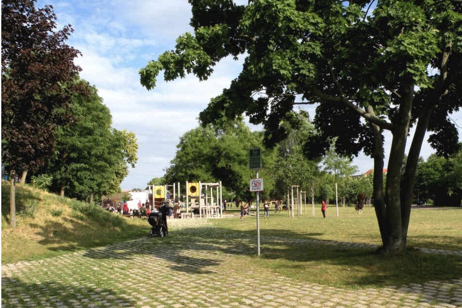 Im Stadtteilpark Rabet hatten sich die bewaffneten Männer gegenüber gestanden.