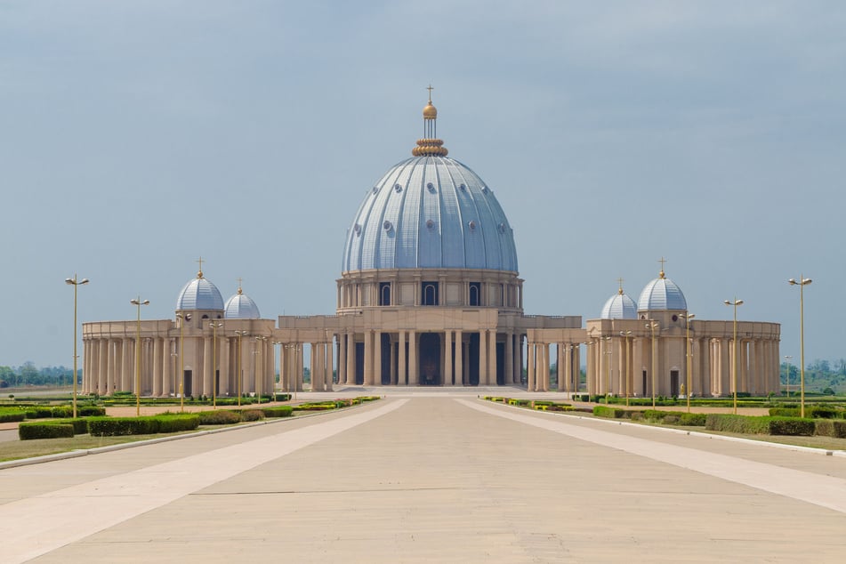 Die Basilika Notre-Dame-de-la-Paix gilt flächenmäßig als größte Kirche der Welt.