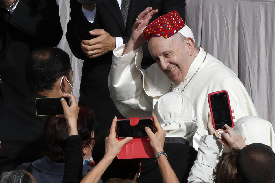 Papst Franziskus (84) wurde im Oktober 2020 von NRW-Ministerpräsident Armin Laschet (60, CDU) zu einem Besuch eingeladen.