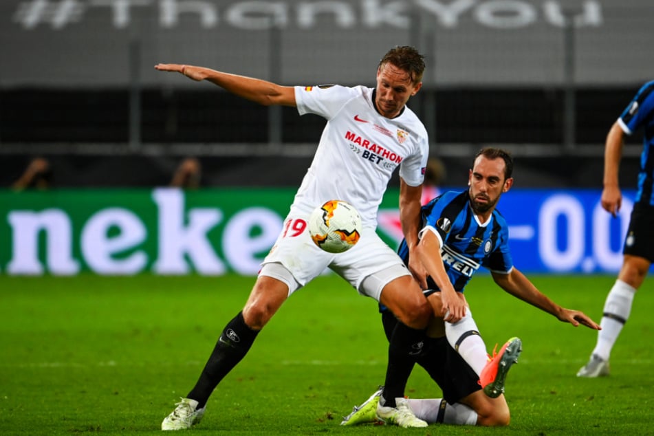 Luuk de Jong (left) caused problems for Inter Milan's central defender Diego Godin.