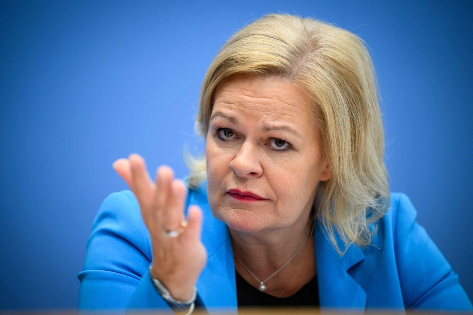 Bundesinnenministerin Nancy Faeser (53, SPD) sei in ihrem Amt überfordert, hieß es von der CDU.
