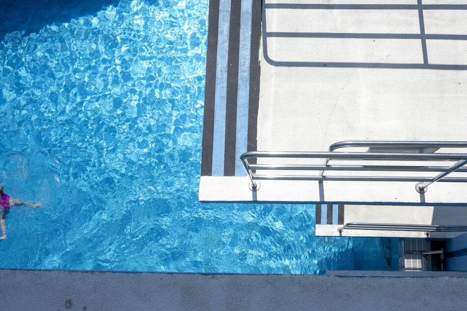 München: Mann soll Frau und Kinder in Münchner Schwimmbad sexuell belästigt haben