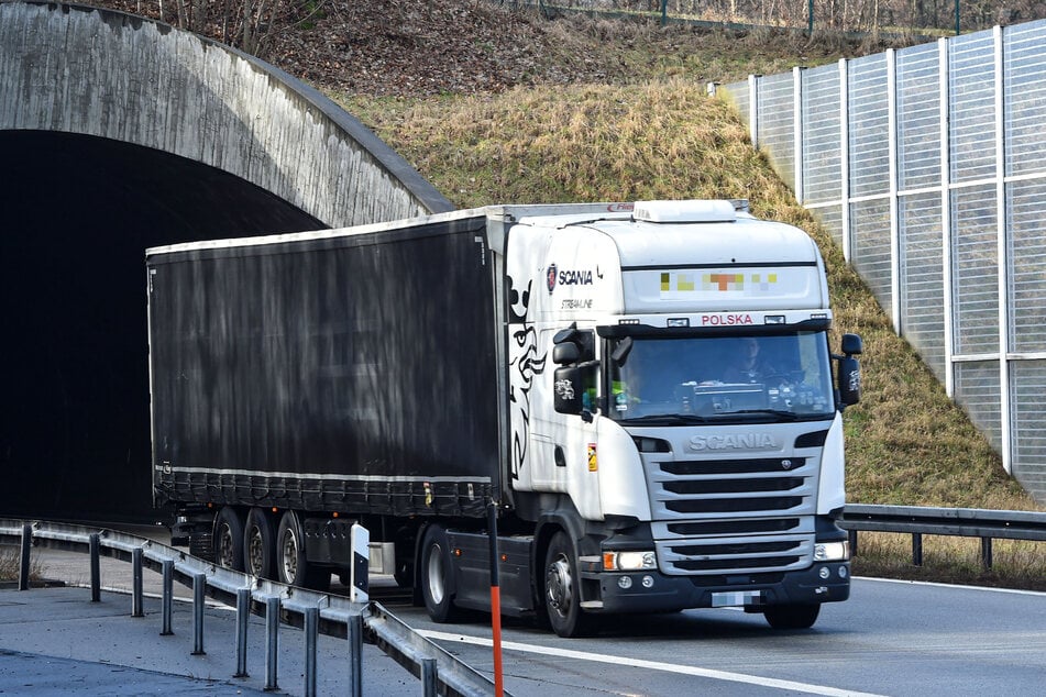 Trotz Tunnel-Freigabe: Vor dem Fest wird es auf der A4 eng