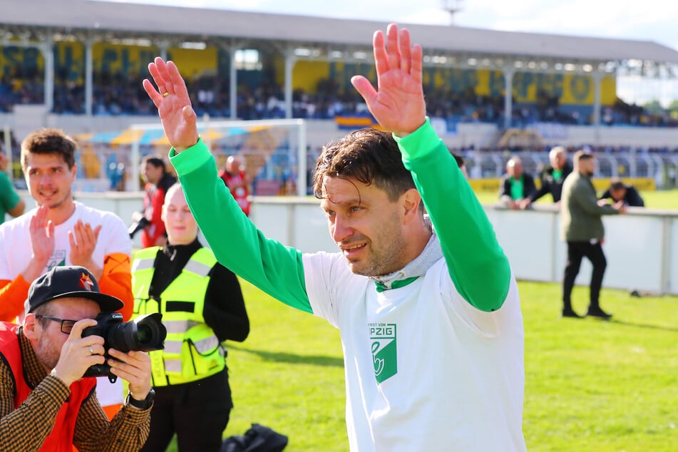 Chemie Leipzigs Trainer Coach Miroslav Jagatic (47) wurde nach dem Abpfiff sehr emotional.