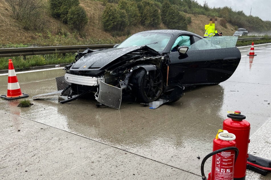 Unfall A72: Unfall auf A72: Porsche kracht in Leitplanke, 200.000 Euro Schaden