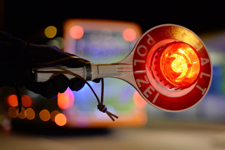 Die Polizei kontrollierte in der Nacht auf Freitag ein verdächtiges Fahrzeug. (Symbolfoto)