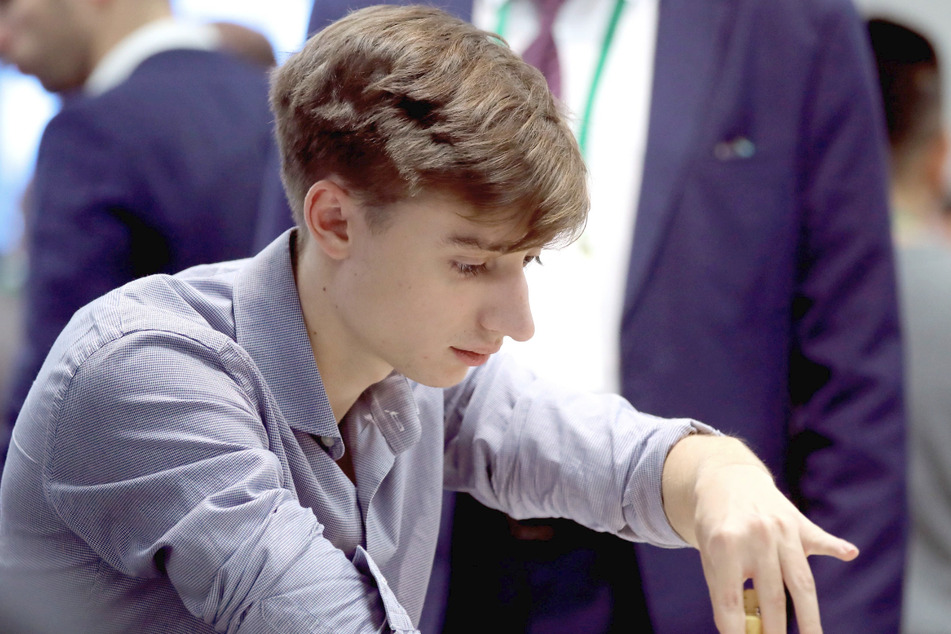 Kommt es Daniil Dubov (25) teuer zu stehen, dass er Magnus Carlsen als Sekundant beim WM-Kampf in Dubai assistierte?