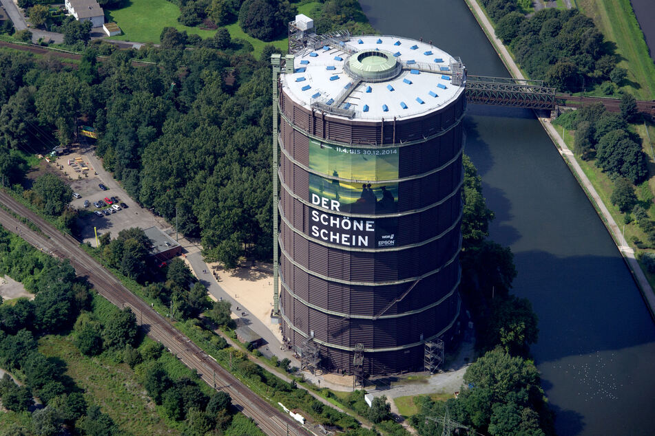 Der Gasometer in Oberhausen ist ein Industriedenkmal und die höchste Ausstellungs- und Veranstaltungshalle Europas.