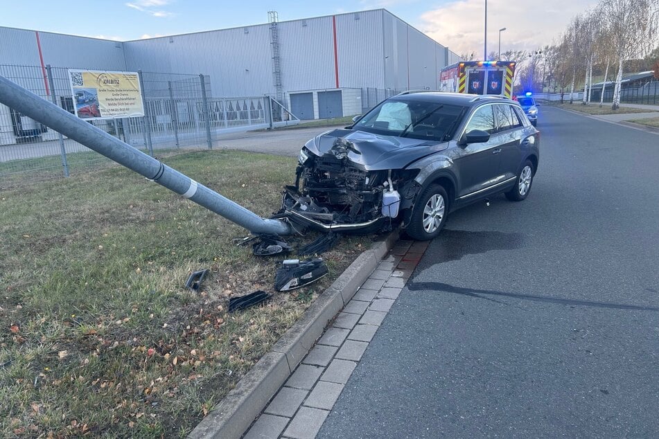 Wegen eines Schwindelanfalls sei die Frau (28) gegen die Laterne gekracht.