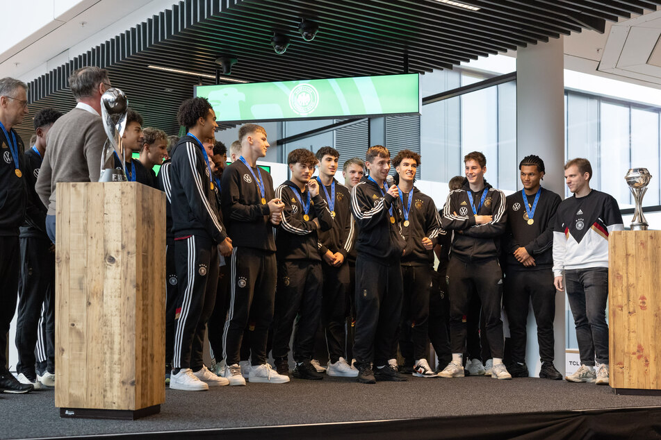 Die deutschen U17-Weltmeister wurden am Montag feierlich in der DFB-Verbandszentrale in Frankfurt am Main geehrt.