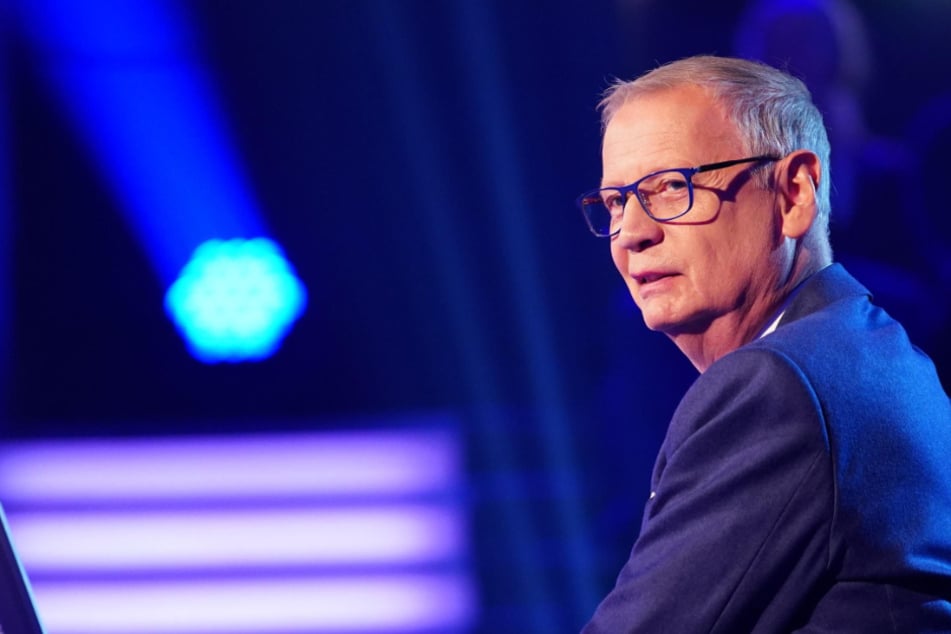 Wer wird Millionär: Lustiger Fauxpas bei "Wer wird Millionär": Kandidat merkt rein gar nichts - Jauch spielt mit