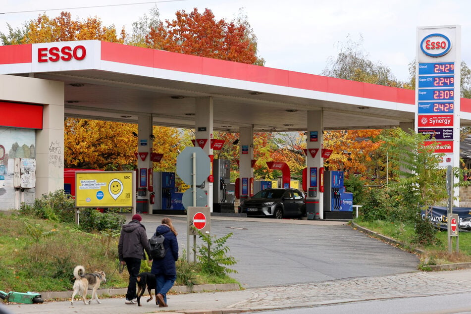 Darf die Esso-Tankstelle an der Leipziger Straße bleiben? "Bestehende rechtmäßige Gebäude und Nutzungen genießen grundsätzlich Bestandsschutz", versichert das Rathaus.