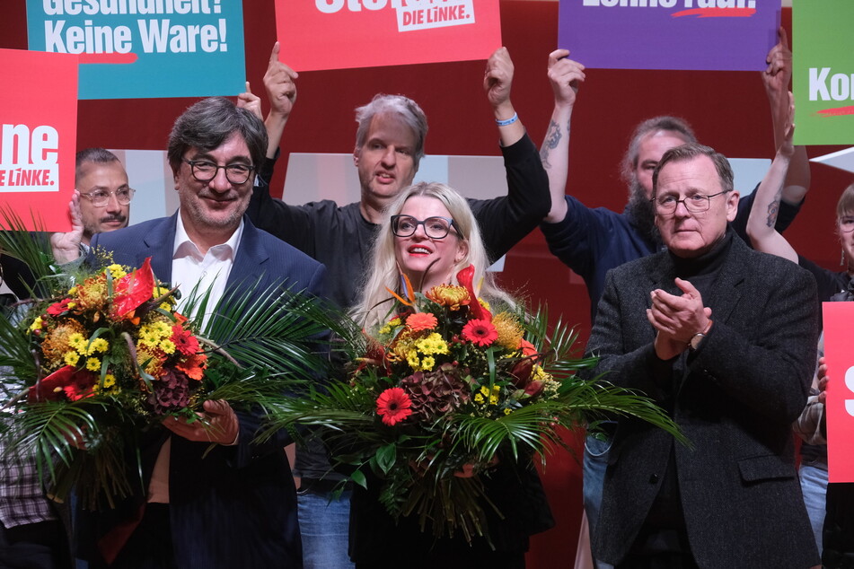Linkes Spitzenpersonal: Stefan Hartmann (55, l.) und Susanne Schaper (45) auf dem Landesparteitag ihrer Partei neben dem Thüringer Ministerpräsidenten Bodo Ramelow (67, r.).