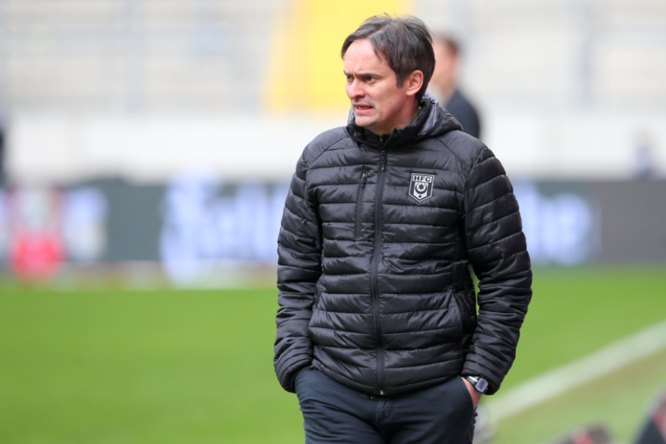 HFC-Coach Florian Schnorrenberg (44) musste das Training mit seinem Team absagen. Zu viele Spieler fühlten sich nach der zweiten Corona-Impfung nicht gut. (Archivbild)