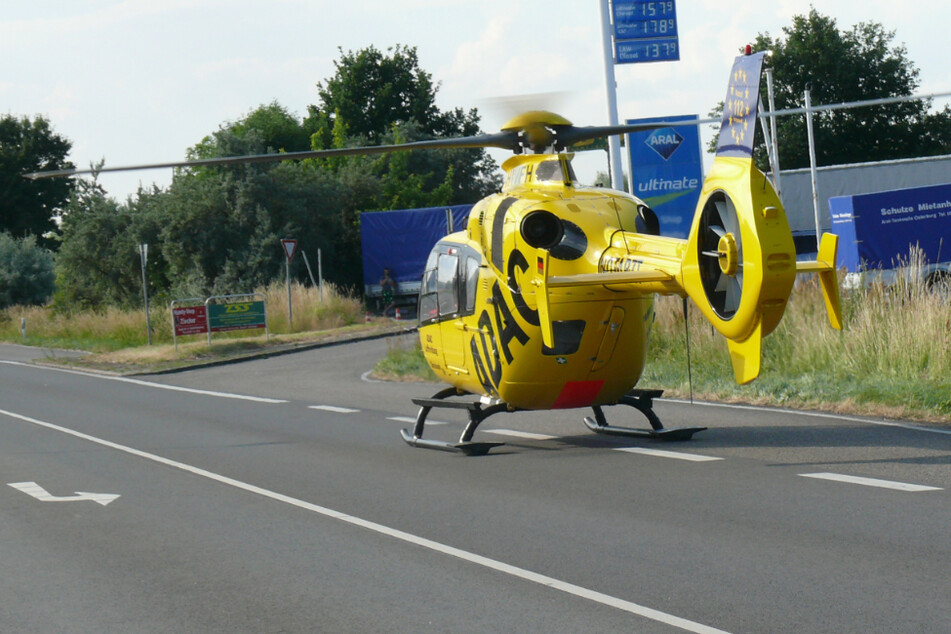 Ein 13 Jahre alter Motorrad-Beifahrer wurde bei einem Auffahrunfall im Landkreis Stendal schwer verletzt. Ein Rettungshubschrauber brachte ihn nach Magdeburg.