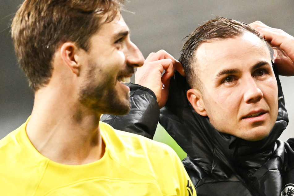 Eintracht Frankfurts Torwart Kevin Trapp (l) und Mario Götze waren am gestrigen Mittwoch auch an dem 4:2-Sieg ihrer Mannschaft gegen die TSG 1899 Hoffenheim beteiligt.