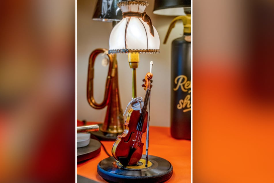 Es muss nicht groß sein: Jens Winter stellt auch kleine Lampen zusammen.