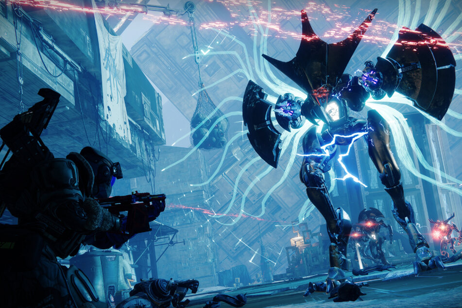 Neben neuen Locations und Ausrüstung bietet "Beyond Light" endlich auch neue Gegner. Diese sogenannten "Wyvern" der Vex greifen Euch nicht nur mit ihren Laserkanonen an, sie können sich auch in eine Art Kugel verwandeln und im Sturzflug Euch das Leben schwer machen.