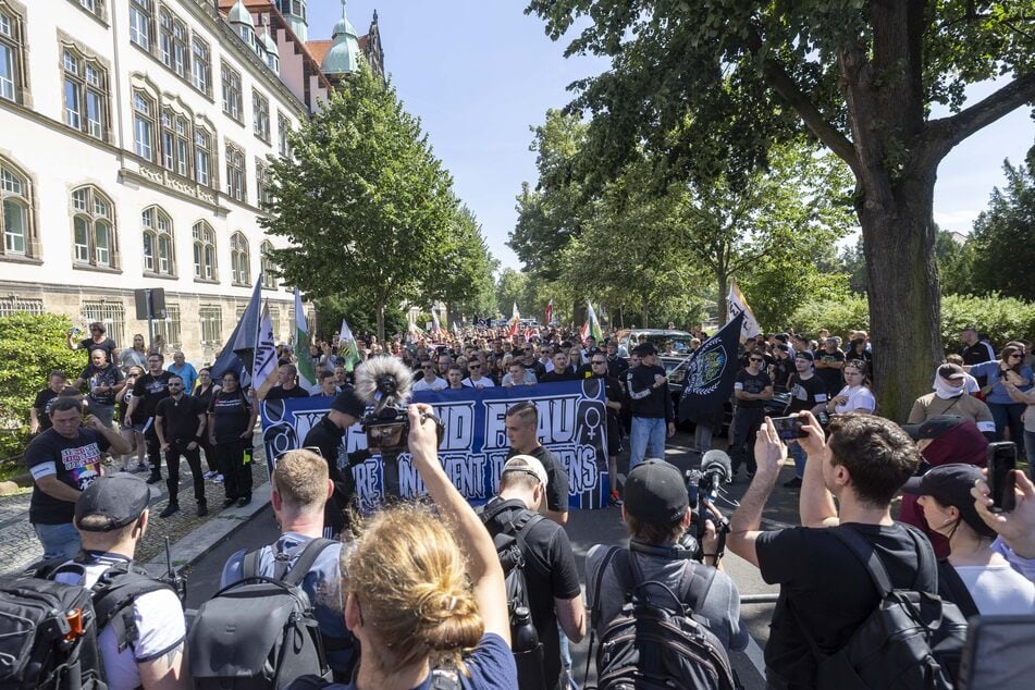 Infolge des rechten Gegenprotestes zum CSD in Bautzen wurden zwei Journalisten angegriffen.