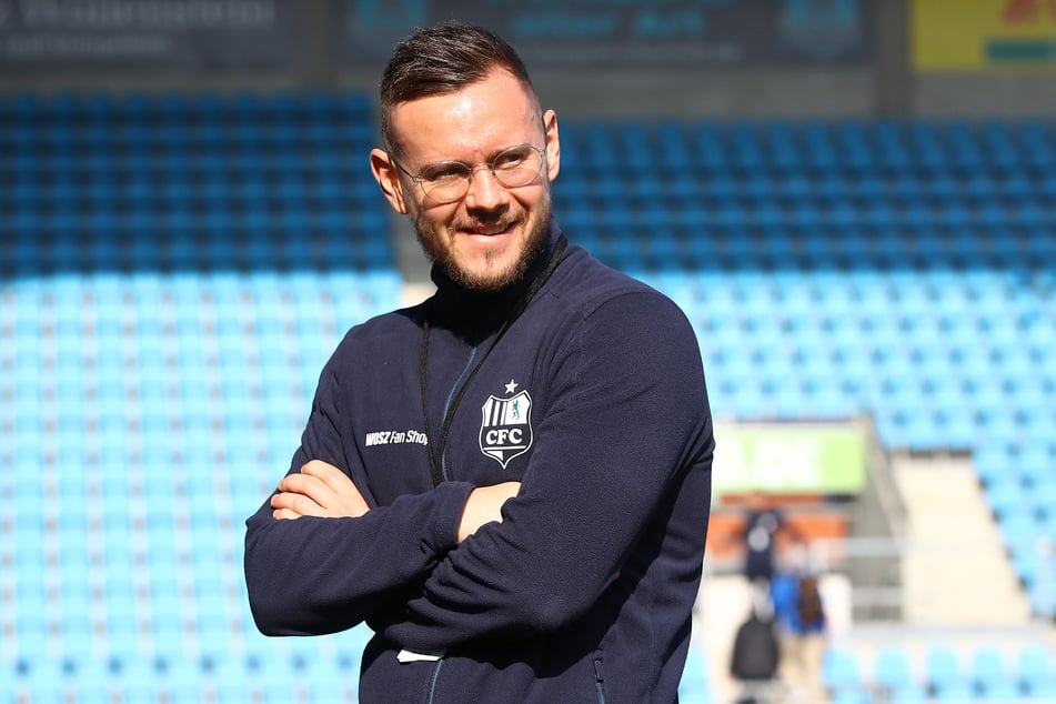Sportdirektor Chris Löwe (37) ist begeistert von Mensahs fokussierter und ehrgeiziger Arbeit.