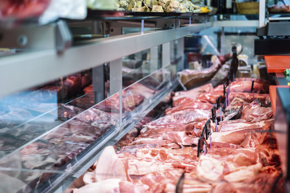 Fleisch könnte laut Studie deutlich teurer werden. (Symbolfoto)
