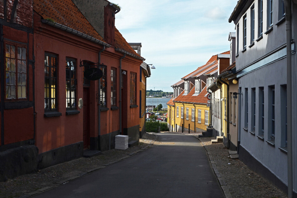 In der dänischen Kleinstadt Holbæk wurde in der vergangenen Woche eine schwangere Frau (†37) ermordet. Mittlerweile konnten zwei Verdächtige festgenommen werden.