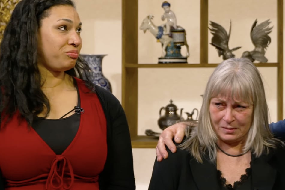Als das Mutter-Tochter-Duo die Expertise hört, fließen die Tränen.