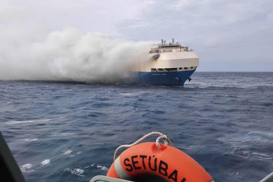 Die MS "Felicity Ace" ist nach dem Feuer bei einem Abschleppversuch im März 2022 gesunken. (Archivbild)