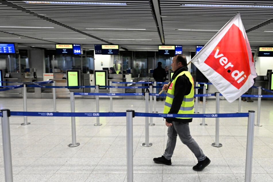 Warnstreik beginnt: Beschäftigte am Flughafen Köln/Bonn legen Arbeit nieder