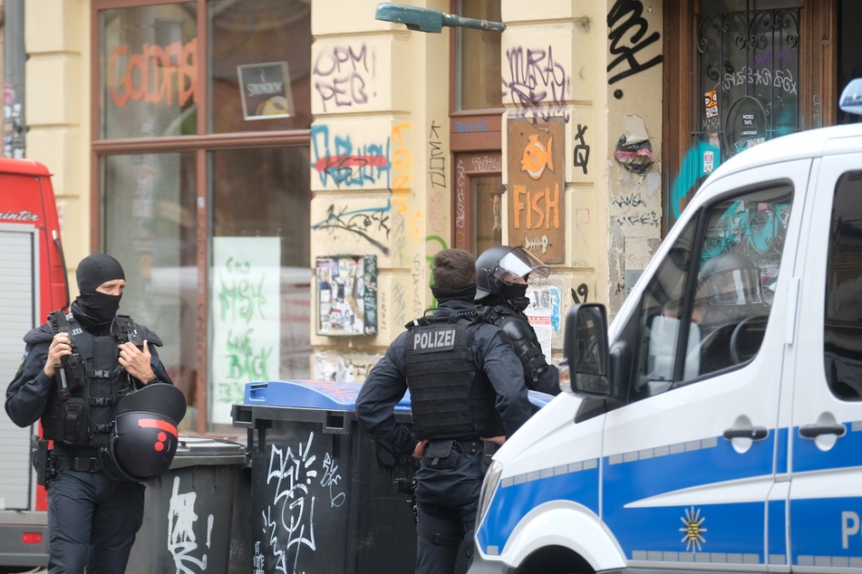 In Connewitz findet seit dem heutigen Mittwochmorgen ein Polizeieinsatz statt.