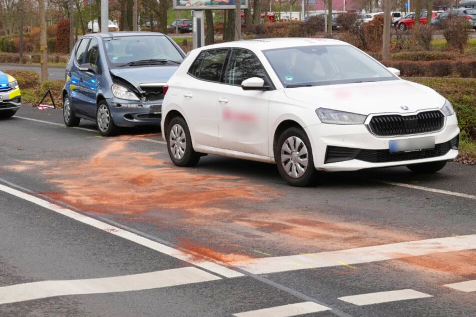 Unfall im Leipziger Westen: Mercedes kracht in Pflegedienst