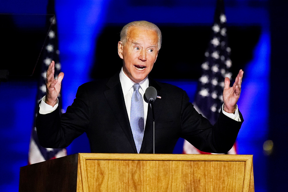 Joe Biden (77), "Gewählter Präsident" ("President Elect"), hält eine Ansprache.