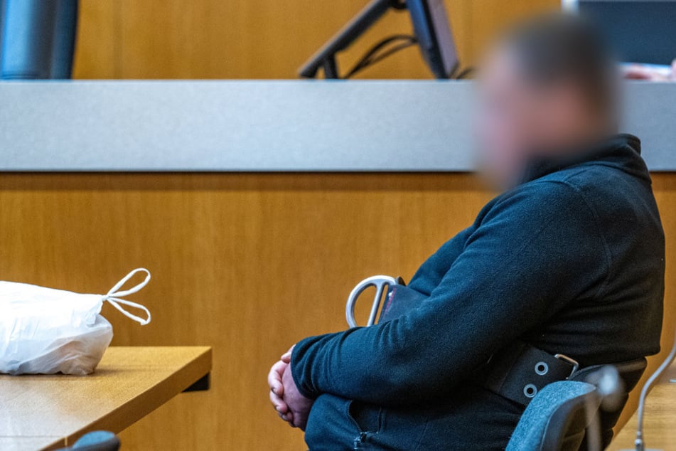 150 Mal mit Messer auf Bekannten eingestochen: 50-Jähriger muss in Psychiatrie