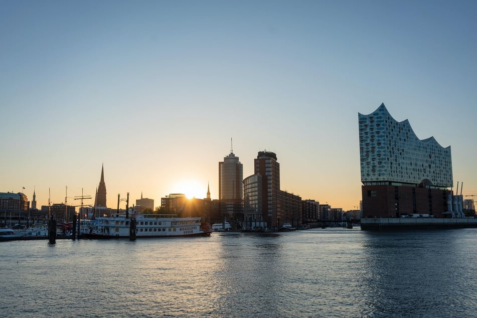 Der Hafenbereich von Hamburg wird auch gern als "Tor zur Welt" bezeichnet.