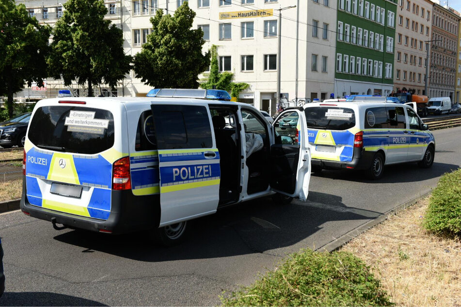 Zwischen zwei Einsatzfahrzeugen der Bundespolizei hat es am Donnerstag in Leipzig gekracht.
