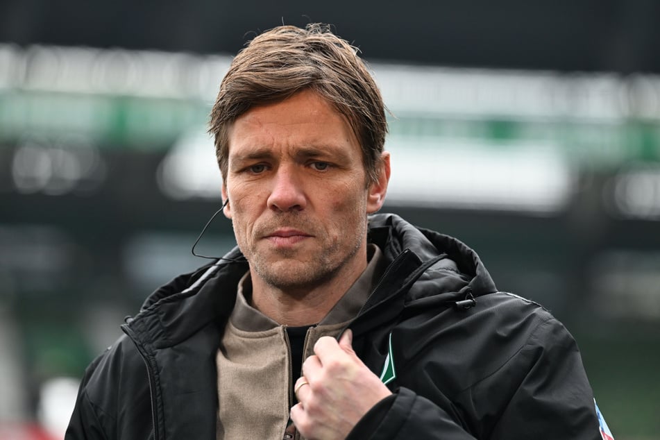 Der Geschäftsführer Fußball Clemens Fritz (33) muss jetzt womöglich sofort einen neuen Trainer suchen.