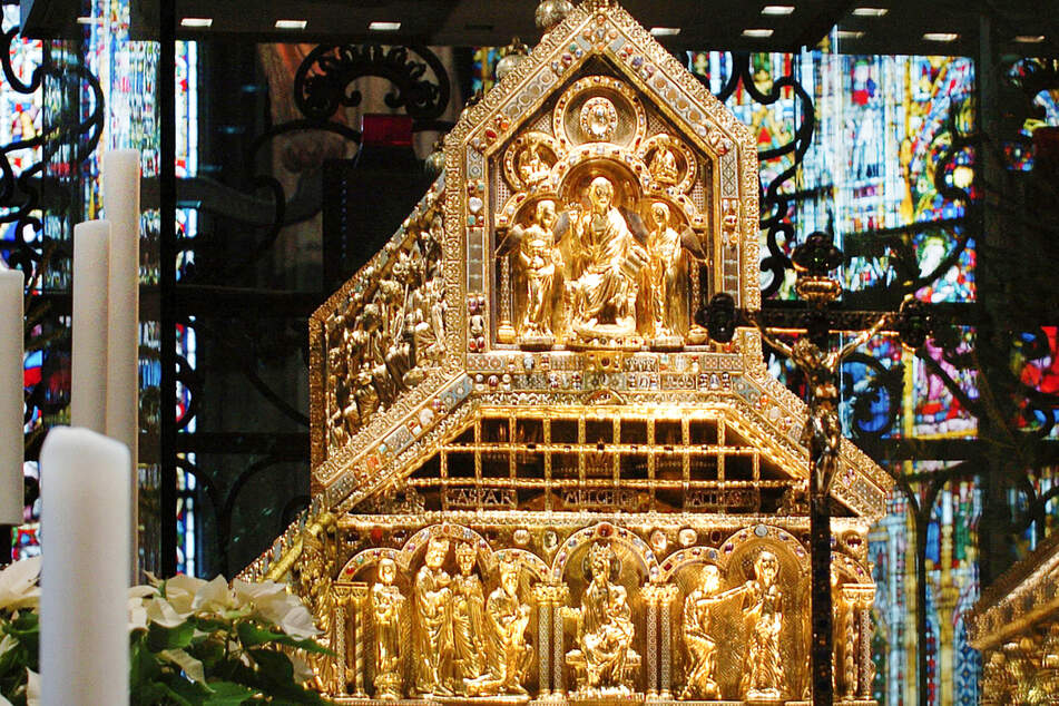 Der Schrein der Heiligen Drei Könige gehört zu den wertvollsten Stücken im Dom. Um ihn zu stehlen, sei allerdings eine "Hebebühne" nötig, meint Dr. Leonie Becks, Leiterin der Kölner Domschatzkammer.