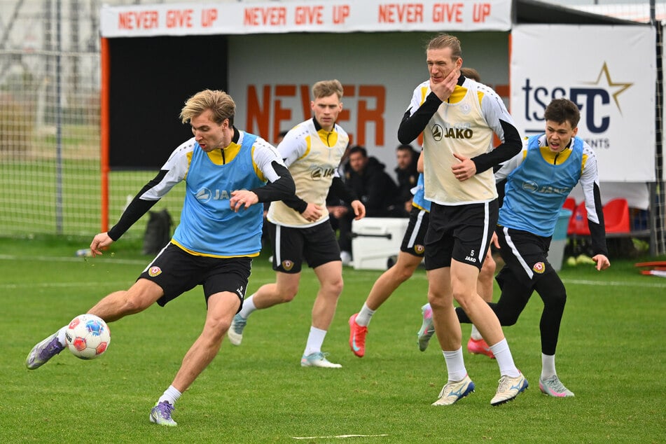 Voller Einsatz! Der 31-Jährige (l.) arbeitet im Trainingslager hart an sich.