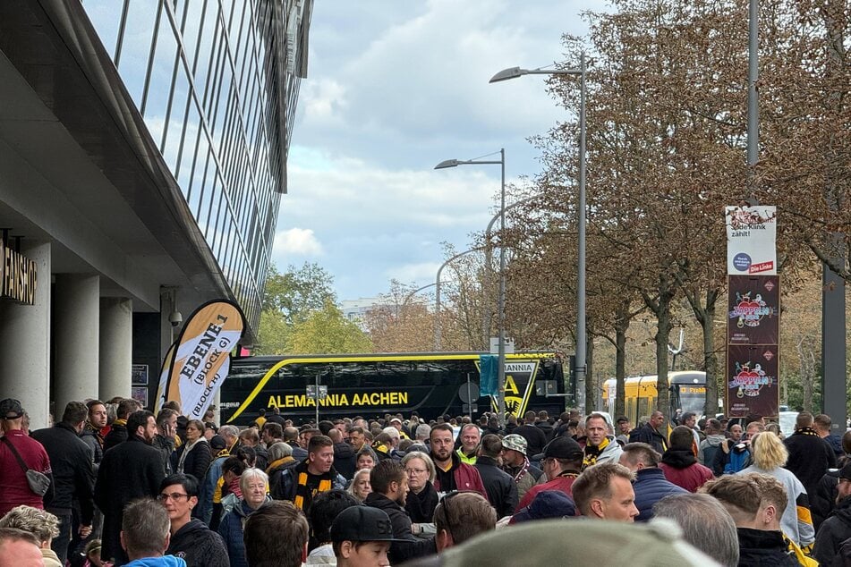 Der Alemannia-Bus macht sich wieder auf den Weg.