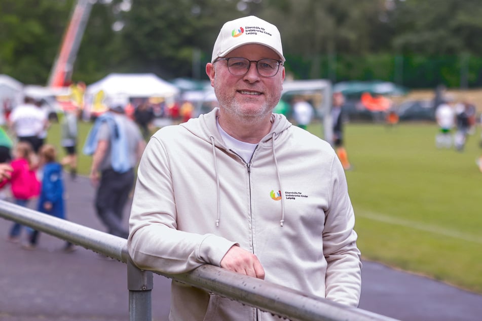 Jan Klemm (54), Stiftungsvorsitzender und stellvertretender Vorsitzender der Elternhilfe, ist extrem dankbar für alle, die sich am Turnier beteiligen und spenden.