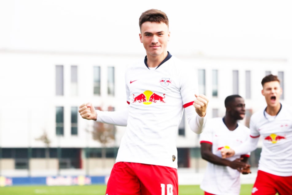 Dennis Borkowski (left), who already made his professional debut, brought RB Leipzig U19s 1-0 lead.  (Archive image)