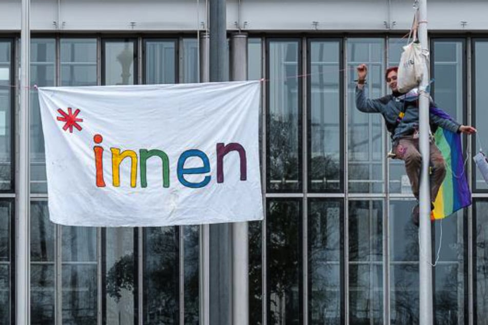 München: Genderprotest in München: Aktion an Staatskanzlei hat Konsequenzen