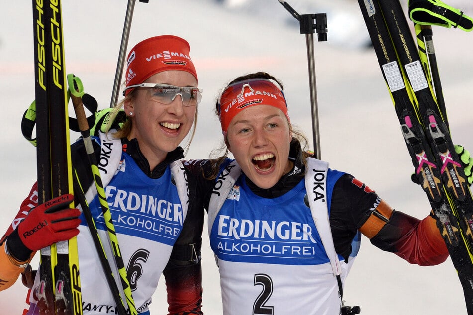 Franziska Preuß (l.) und Laura Dahlmeier 2015 beim Weltcup in Russland.