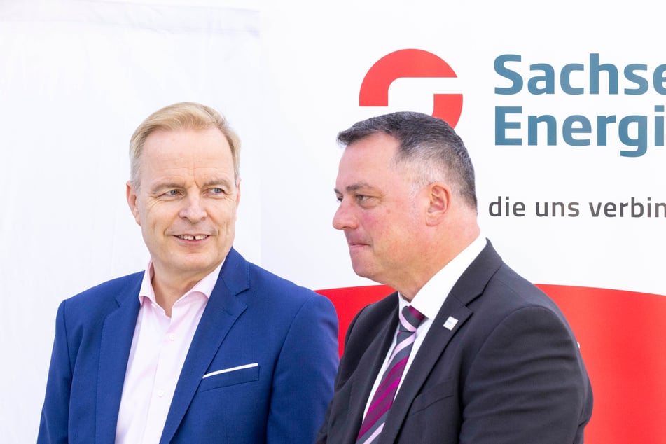 SachsenEnergie-Vorstandsvorsitzender Frank Brinkmann (59, l.) und Bautzens Landrat Udo Witschas (55, CDU) freuten sich über die EU-Fördermittel.