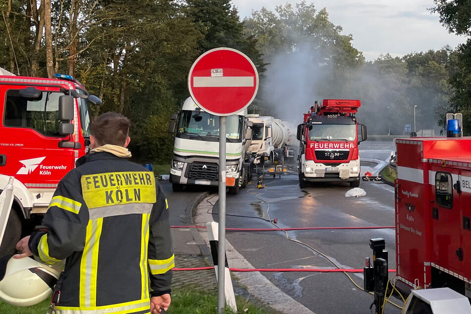 Unfall A3: Nach Salzsäure-Austritt aus Lkw: Sperrung der A3 bei Köln wieder aufgehoben!
