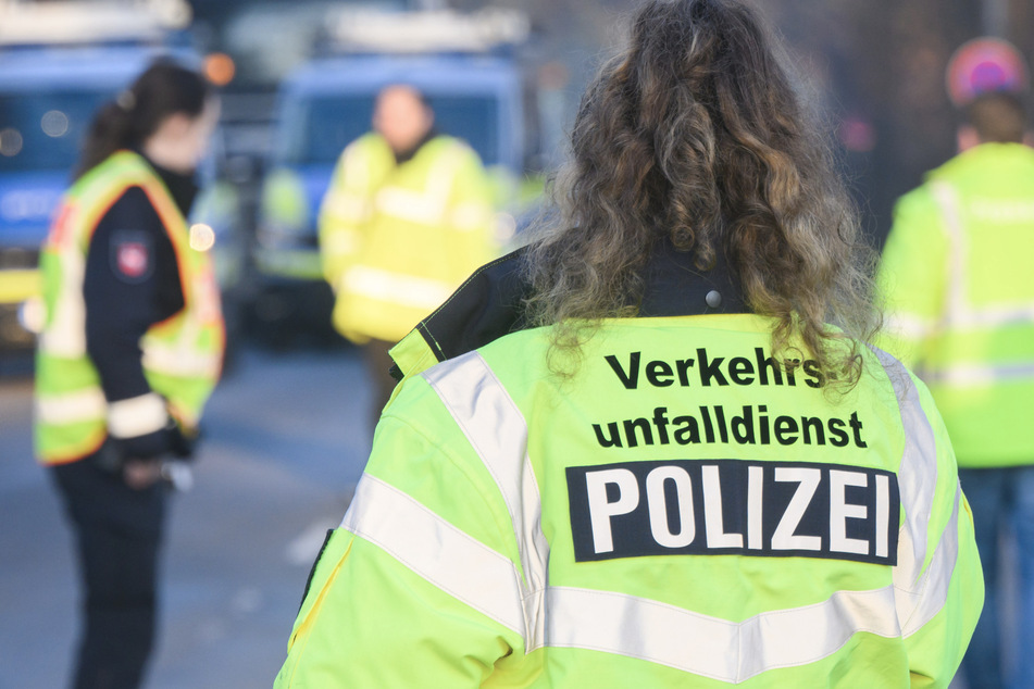 Dresden: Mann wird bei Crash in Dresden verletzt, Unfallgegner flüchtet: Zeugen gesucht!