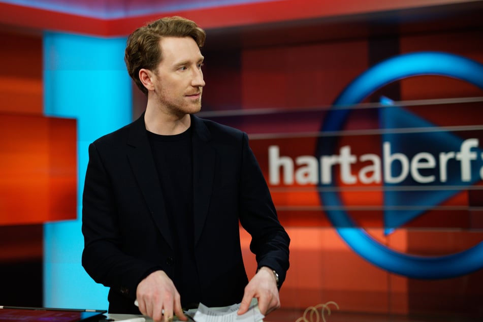 Louis Klamroth (34) ist seit Januar 2023 neuer Moderator der ARD-Talkshow "Hart aber fair".
