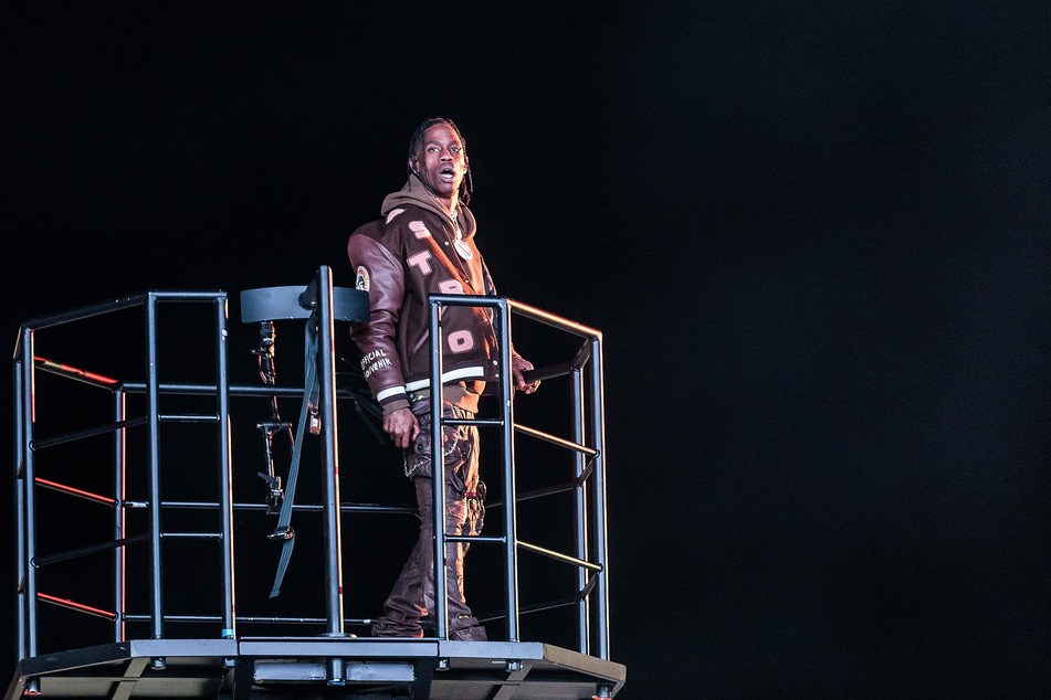 Travis Scott has offered to help pay for the funerals of the victims from Astroworld after being hit with multiple lawsuits.