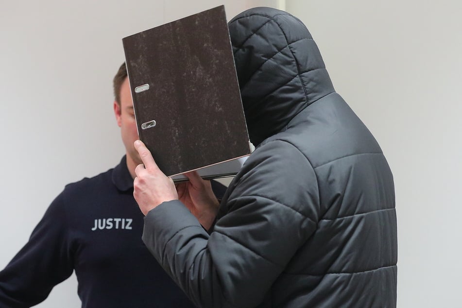 Widerliche Anklage gegen Lebensgefährten: Freundin betäubt, vergewaltigt und Videos ins Internet gestellt